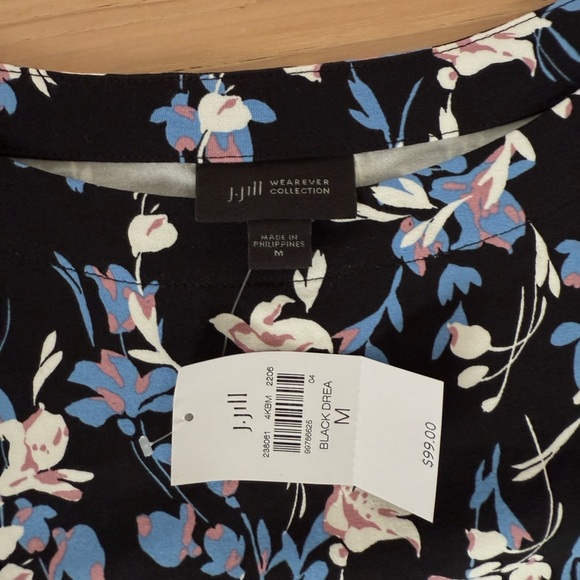 J. Jill Wearever Relaxed Two-Pocket T-Shirt Dress Floral size M - Picture 6 of 10